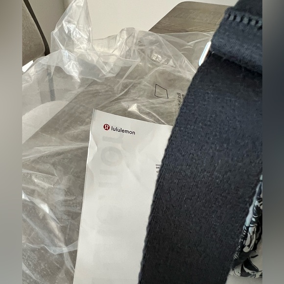 NWT Lululemon Boxy Mini Tote *Print - 4.5L Sketch Turtledove Navy/Obsidian - Picture 9 of 16